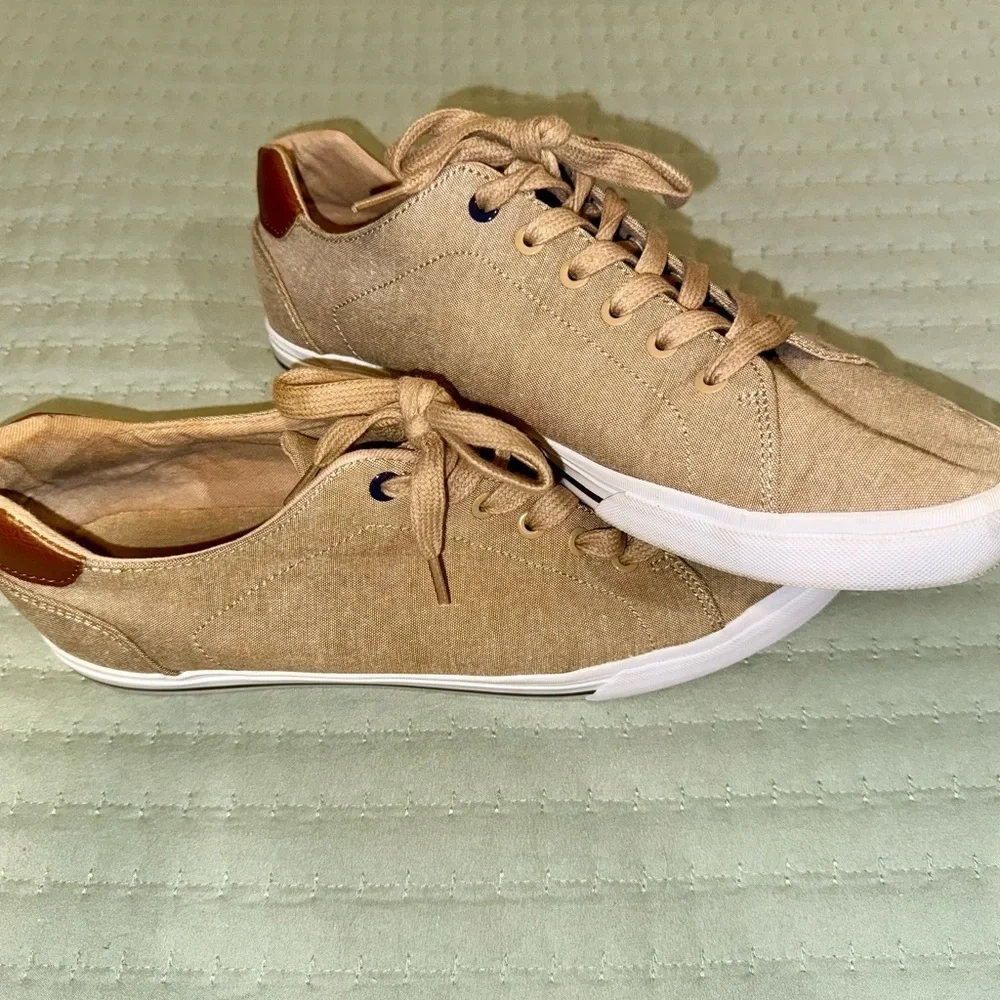 Tommy Hilfiger Men's Tan Sneakers. Size 10. GUC.